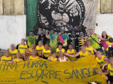 Estudantes de medicina da Faculdade Santa Marcelina usam faixa com apologia ao estupro em evento universitário