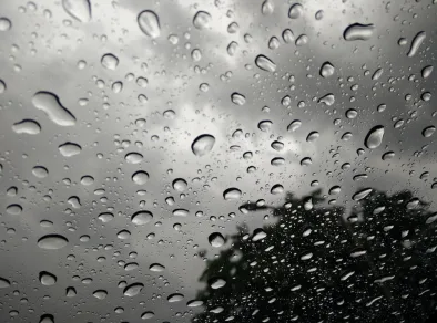 Temperaturas caem e fim de semana deve ser chuvoso no Vale e Litoral Norte