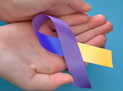 Março Amarelo, Azul-Marinho e Lilás – Conheça as campanhas que buscam conscientizar sobre endometriose, câncer colorretal e de útero
