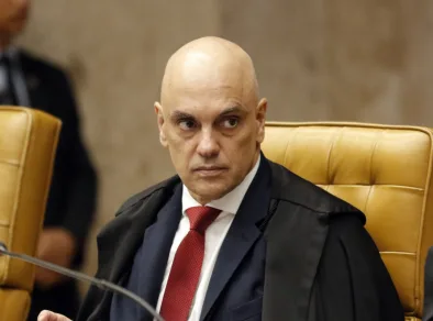 Alexandre de Moraes vota para Bolsonaro se tornar réu em julgamento