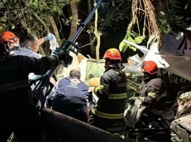 Avião de pequeno porte cai sobre aldeia indígena no Litoral de SP