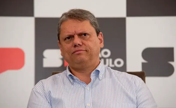 Tarcísio de Freitas afasta delegado que atuava em São José