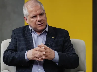 Presidente do INSS é afastado após operação da Polícia Federal