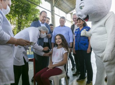 Governo de SP e municípios anunciam estratégia de vacinação em escolas