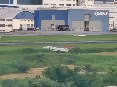 Avião sai da pista durante pouso em aeroporto de São José  