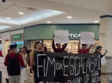 Grupo protesta pelo fim da escala 6×1 em shopping de São José