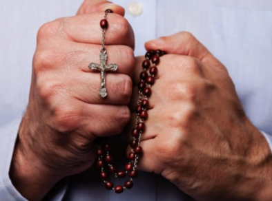 Número de católicos no Brasil deve ser superado por evangélicos até 2032