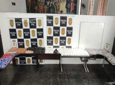 Polícia estoura “casa bomba” em Pindamonhangaba e apreende mais de R$ 200 mil em drogas