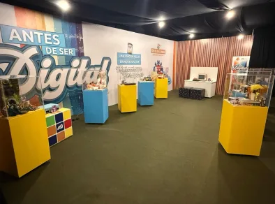 Exposição gratuita no Madrid Open Mall transporta visitantes para a infância dos anos 80 e 90