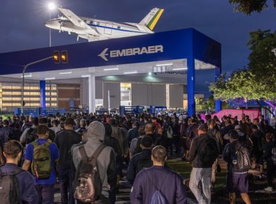 Trabalhadores repudiam PLR proposta pela Embraer e aprovam aviso de greve em São José