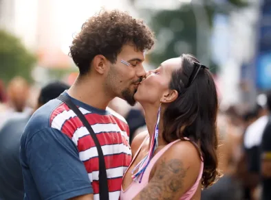 Dia do beijo: Saiba as doenças que podem ser transmitidas através de um beijo