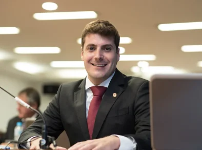 Vereador condenado por embriaguez e corrupção tem mandato extinto
