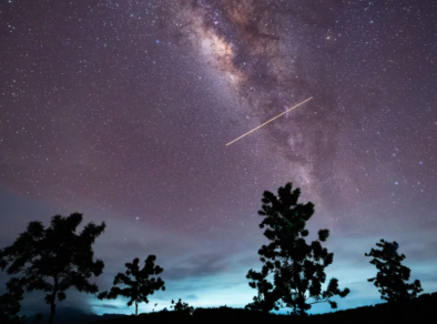 Chuva de meteoros Eta Aquáridas atinge o pico nesta terça (06) 