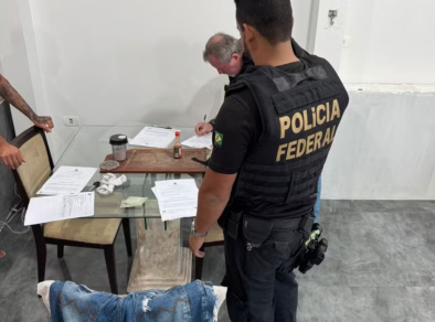 PF faz operação contra grupo suspeito de dar golpes bancários em pensionistas em Caraguatatuba