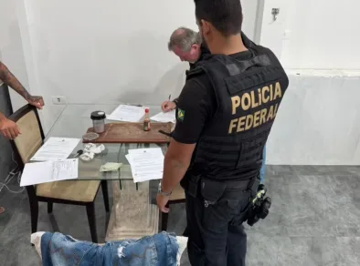 PF faz operação contra grupo suspeito de dar golpes bancários em pensionistas em Caraguatatuba