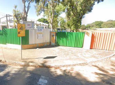 Mães organizam manifestação por condições precárias e atraso em obra de escola em São José
