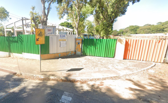 Mães organizam manifestação por condições precárias e atraso em obra de escola em São José