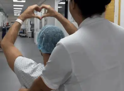 Kelly Maria mostra momento em que Jonas é levado para cirurgia de câncer de pulmão