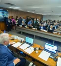 Senado aprova PEC que acaba com reeleição e unifica eleições a…