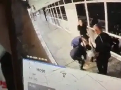 Menino autista de 8 anos, é arrastado pelas pernas em clínica