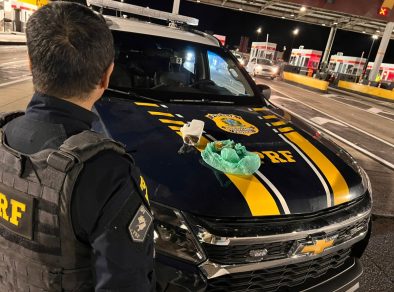 Dupla é presa por tráfico drogas na Dutra em Jacareí