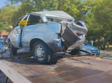 Padre dirige bêbado e causa acidente na Tamoios em São José 