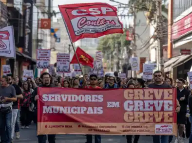 Servidores municipais de Jacareí encerram greve após reunião com prefeito
