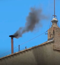 Conclave 2º dia: fumaça preta sobe no Vaticano  