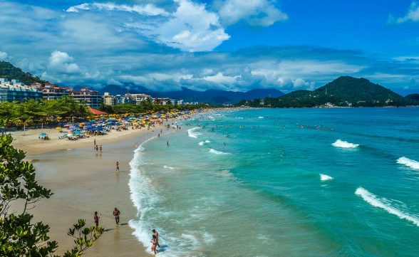 Turista morre afogado enquanto surfavava na Praia Grande em Ubatuba  