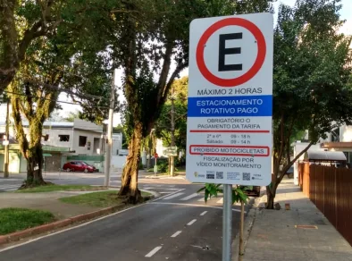 Projeto quer isentar entidades sociais da cobrança de estacionamento rotativo