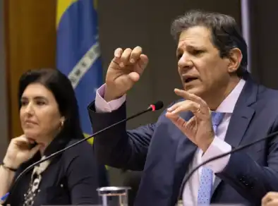 Haddad anuncia redução de IOF, mas governo pretende elevar outros impostos