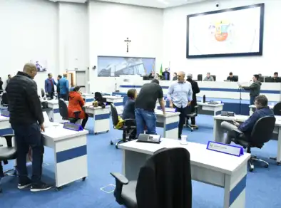 Vereadores da base aliada barram nove requerimentos da oposição em São José