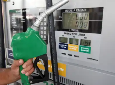 Petrobras anuncia redução de 5,6% no preço da gasolina para as distribuidoras