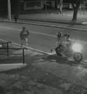 Moto é roubada por 4 homens em frente a restaurante de…