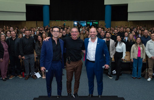 Paulo Vieira reúne cerca de 1.000 pessoas para falar sobre crescimento empresarial no PIT em São José