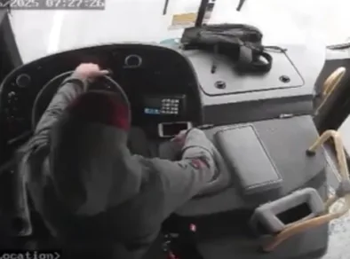 Vídeo mostra ataque a ônibus no centro de São José  