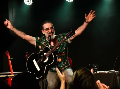 Lobão apresenta o show “ Luau Indoor” no Showtime