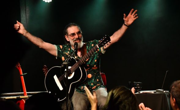 Lobão apresenta o show “ Luau Indoor” no Showtime