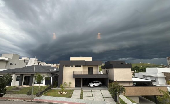 Semana inicia com alerta de chuvas intensas no Vale do Paraíba e Litoral Norte 