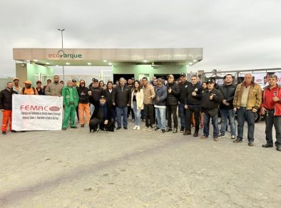 Trabalhadores da coleta de lixo de Jacareí fazem assembleia após 240 demissões