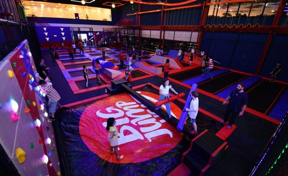 Parque de trampolins é inaugurado na Zona Oeste de São José