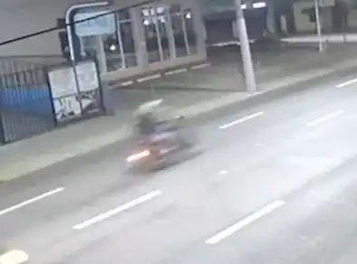 Após colidir com carro, motociclista tem pé amputado