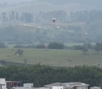 Balão cai em área de mata no Urbanova em São José  