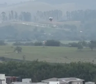 Balão cai em área de mata no Urbanova em São José  