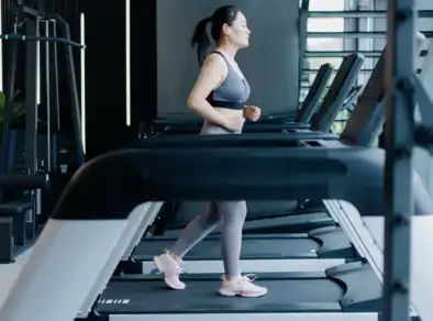 Musculação antes do cardio? Estudo aponta que ordem do treino pode influenciar na perda de gordura