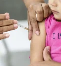 Brasil vive crise prolongada na vacinação infantil, mesmo com melhora em…