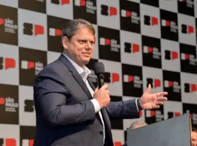 Governador Tarcísio de Freitas sanciona novo salário mínimo paulista