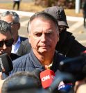 Bolsonaro nega planejar fuga do Brasil e diz ser vítima de…
