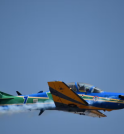 Avião da Esquadrilha da Fumaça colide no ar e cai durante…