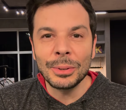 “Peço orações” com câncer de pulmão, Jonas Almeida revela mutação e início de quimioterapia